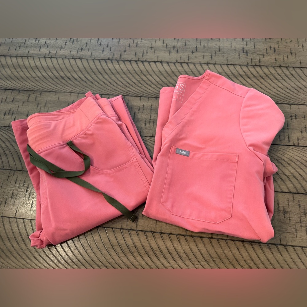 Figs Scrubs Set - Pink